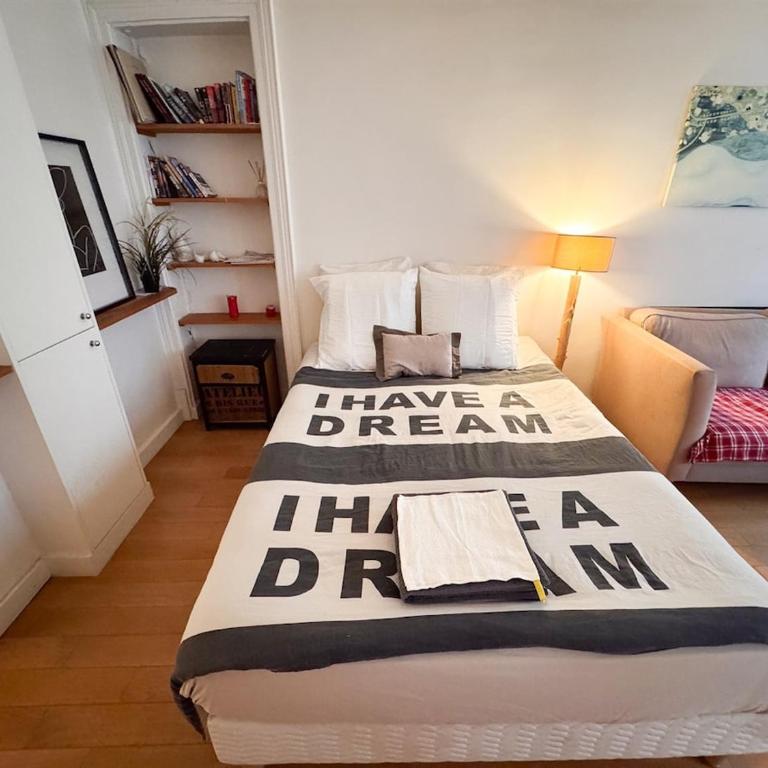 2 Charming flat in Heart of Paris near Louvre&Metro - One-Bedroom Apartment with City View - 3