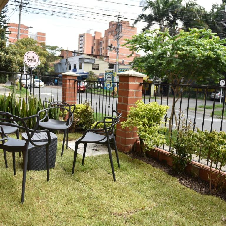 Casa Laureles con Garaje - Four-Bedroom House - 42