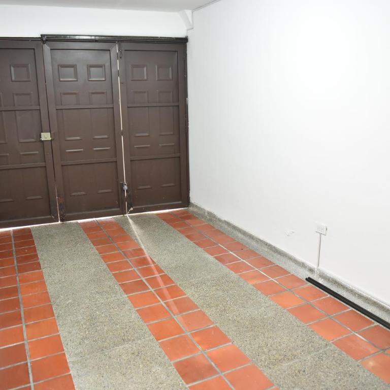 Casa Amplia con garaje - Apartamento de 3 dormitorios - 3