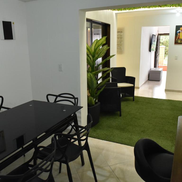 Casa Amplia con garaje - Apartamento de 3 dormitorios - 25