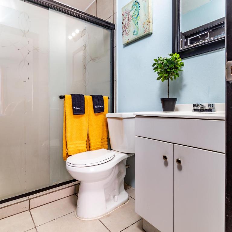 Rosarito pool & garden bar oXxo Farmacy - One-Bedroom Apartment - 14