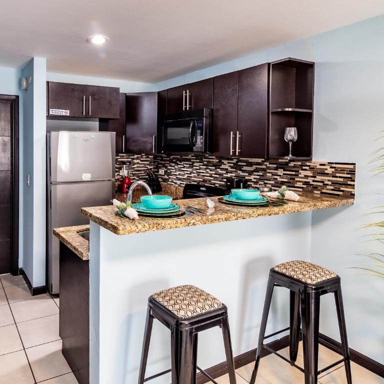 Rosarito pool & garden bar oXxo Farmacy - One-Bedroom Apartment - 10