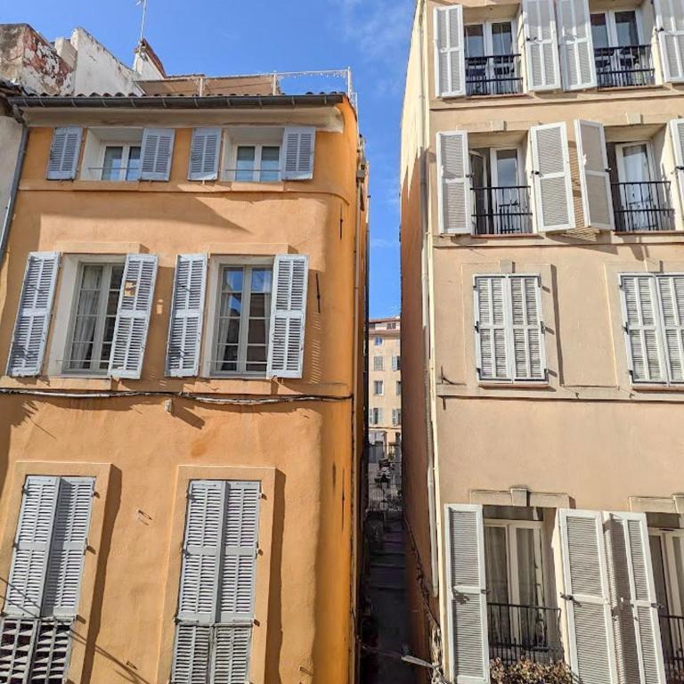 Plein centre d'Aix, bel appartement T2 rénové - Appartement 1 Chambre - 24
