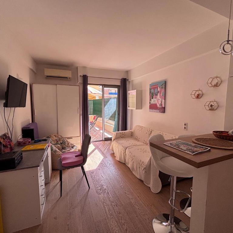 GOLFE JUAN - STUDIO Calme et Cosy - Plages à pied - Studio - 5