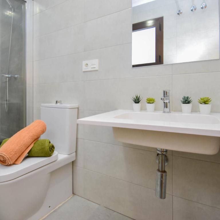 Realejo Granada Ático - Three-Bedroom Apartment - 13