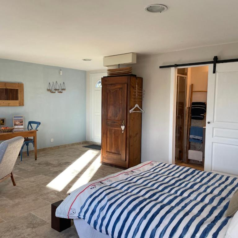 ARLES CAMPAGNE LOCATION "La Campagn'Arles" - Chambre Double avec Salle de Bains Privative - 4
