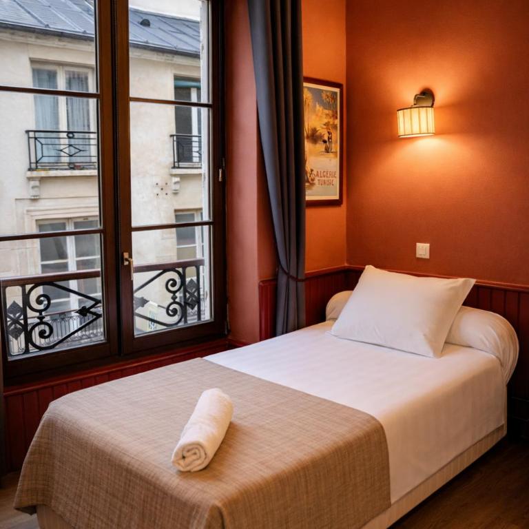 Hotel de Nesle - Chambre Lits Jumeaux avec Toilettes Communes - 2
