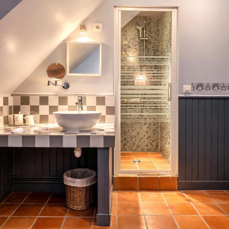 Hotel de Nesle - Chambre Double avec Toilettes Communes - 8