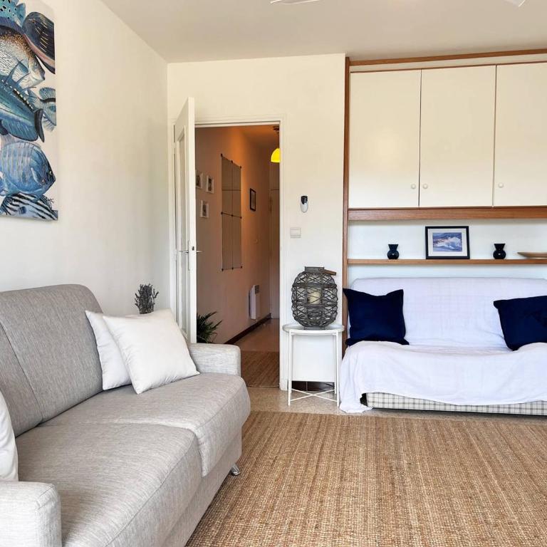 BO270-C15 Appartement Studio 3 couchages BORMES LES MIMOSAS - Studio - 3