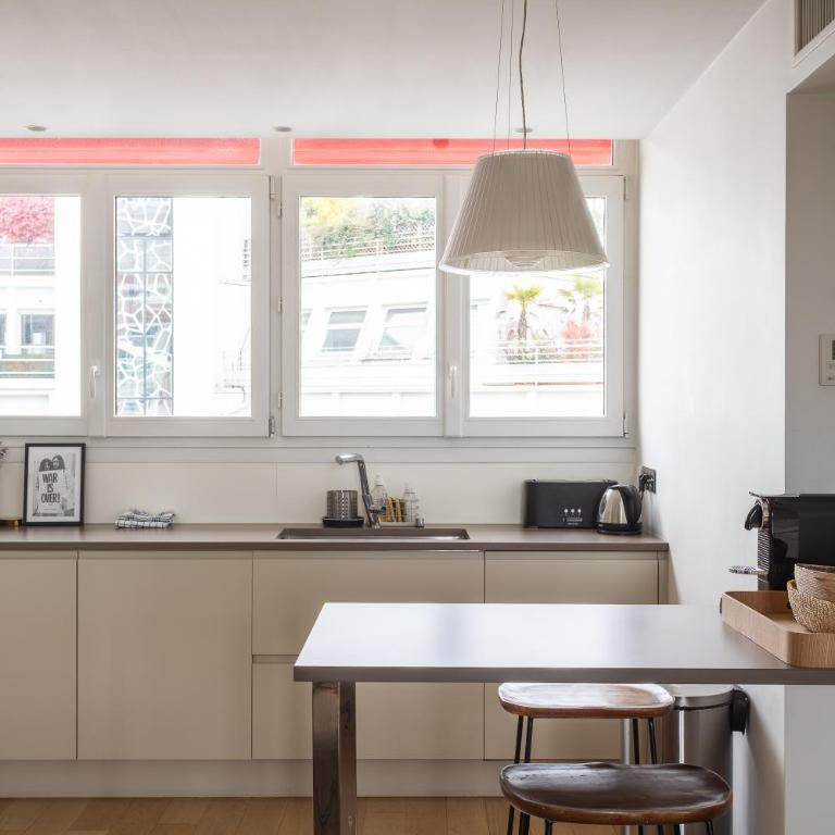 Montaigne - Sunlit Corner Penthouse with Balcony - Apartment with View and Balcony - 22
