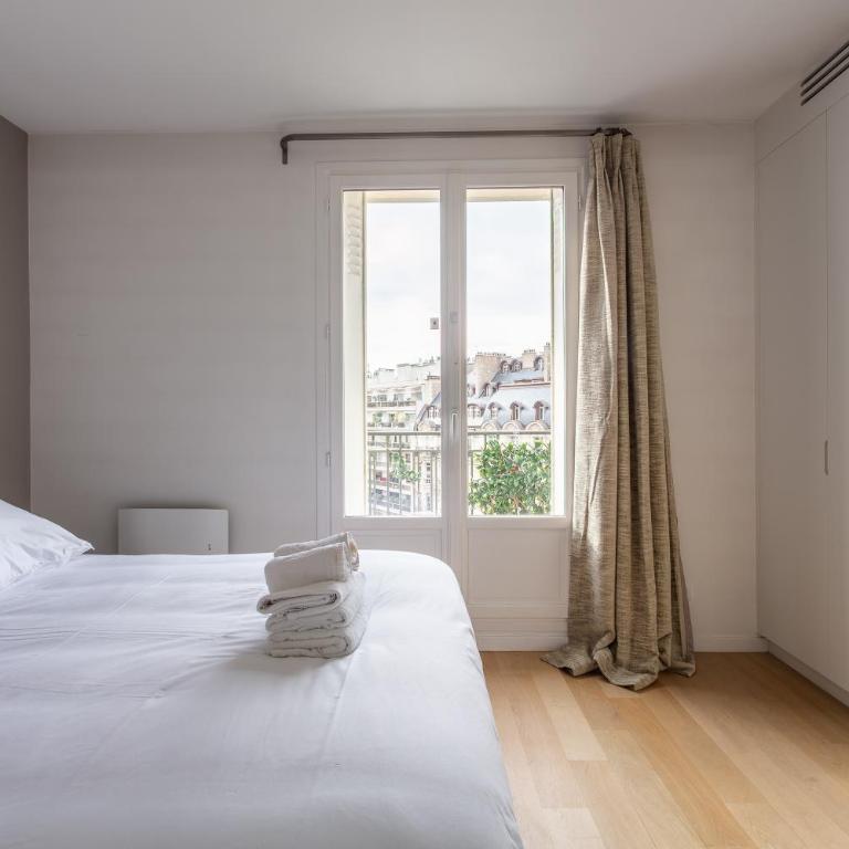 Montaigne - Sunlit Corner Penthouse with Balcony - Apartment with View and Balcony - 7