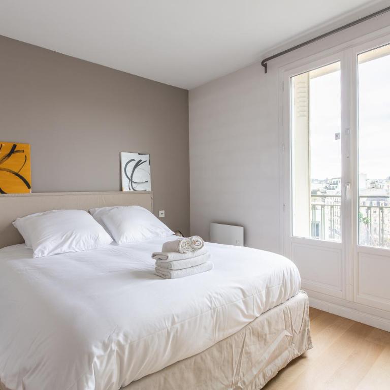 Montaigne - Sunlit Corner Penthouse with Balcony - Apartment with View and Balcony - 5