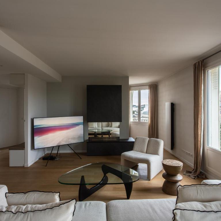 Montaigne - Sunlit Corner Penthouse with Balcony - Apartment with View and Balcony - 3