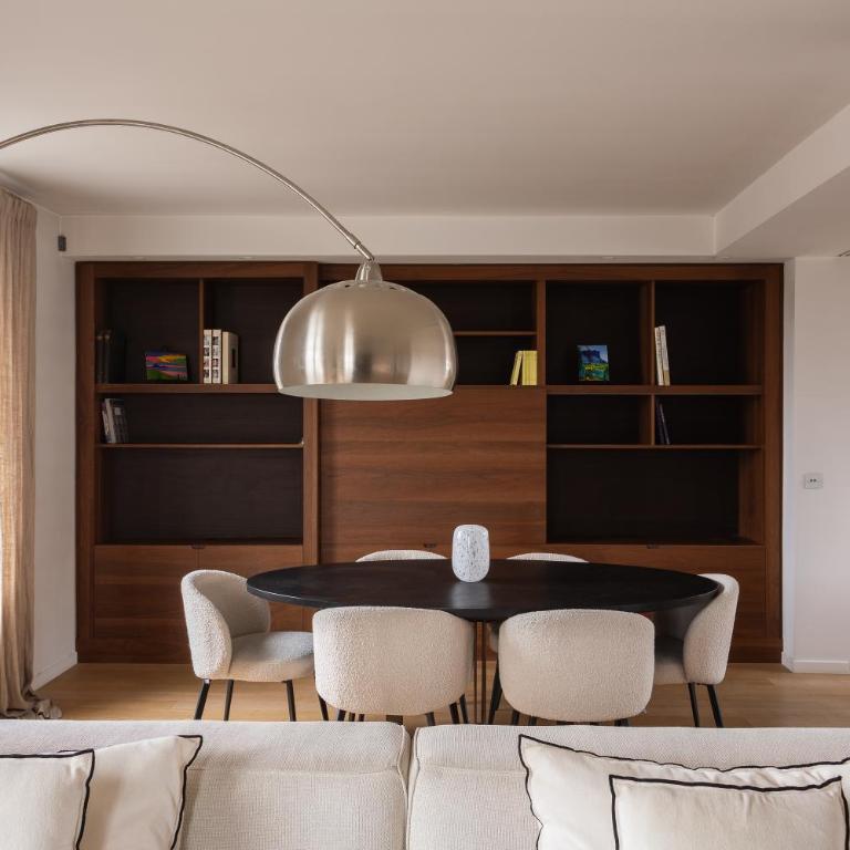 Montaigne - Sunlit Corner Penthouse with Balcony - Apartment with View and Balcony - 20