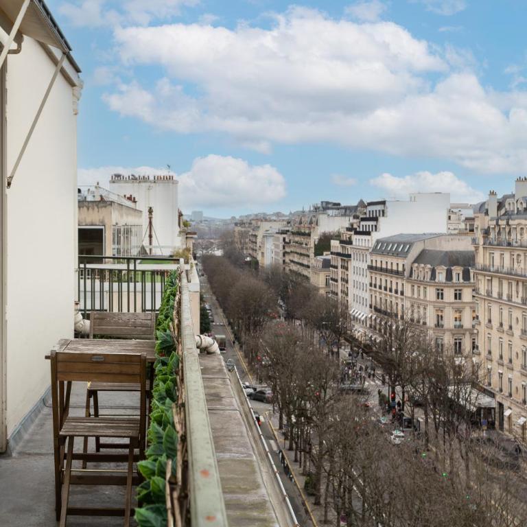 Montaigne - Sunlit Corner Penthouse with Balcony - Apartment with View and Balcony - 29