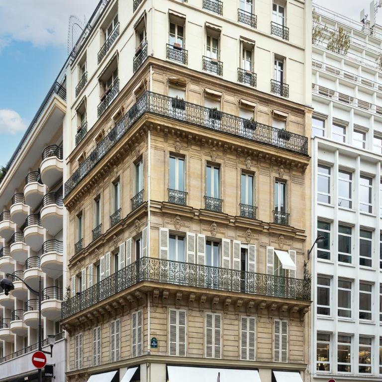 Montaigne - Sunlit Corner Penthouse with Balcony - Apartment with View and Balcony - 33