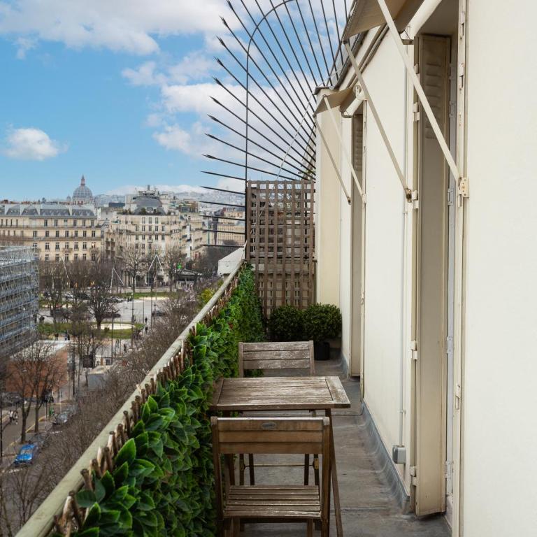 Montaigne - Sunlit Corner Penthouse with Balcony - Apartment with View and Balcony - 39