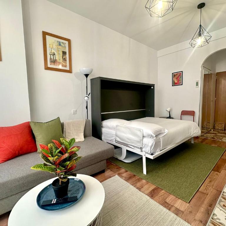 Sweet Spot steps from Gran Vía - Two-Bedroom Apartment - 2