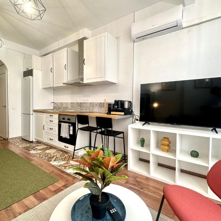 Sweet Spot steps from Gran Vía - Two-Bedroom Apartment - 11