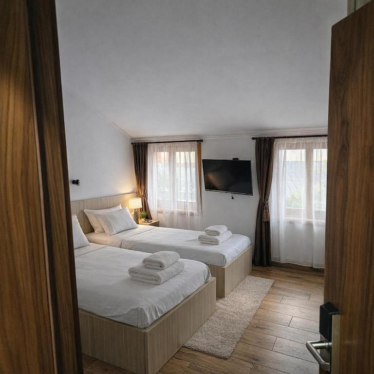 Imaginator Rooms PARKING and POOL is on REQUEST - Standardna Dvokrevetna Soba sa Bračnim Krevetom ili Zasebnim Krevetima, i Pogledom na Vrt - 5