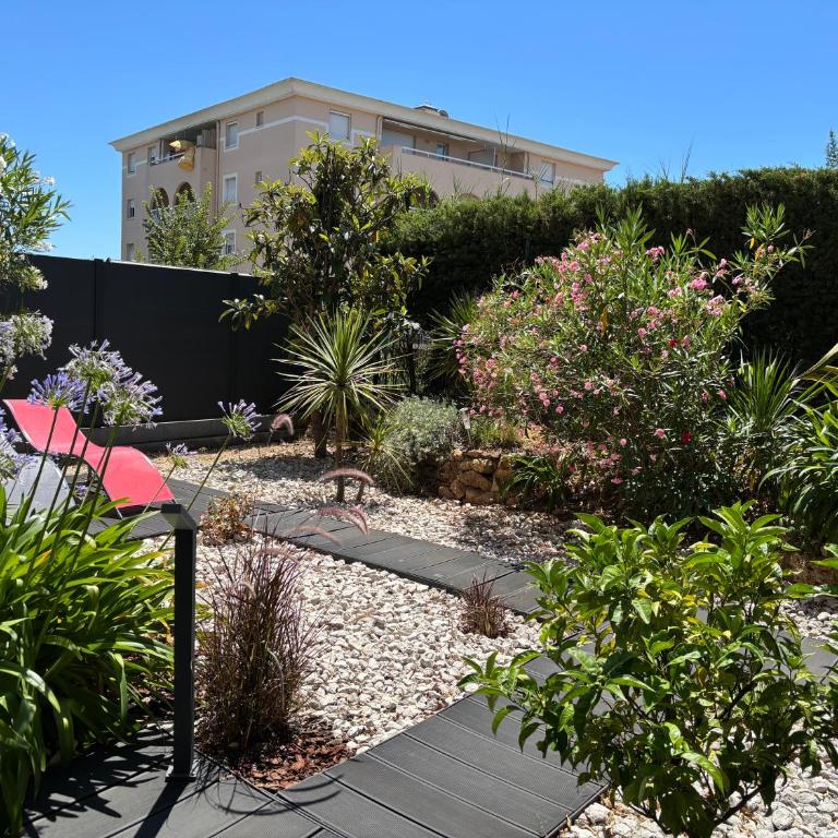 Les Enganes - Appartement - Vue sur Jardin - 11