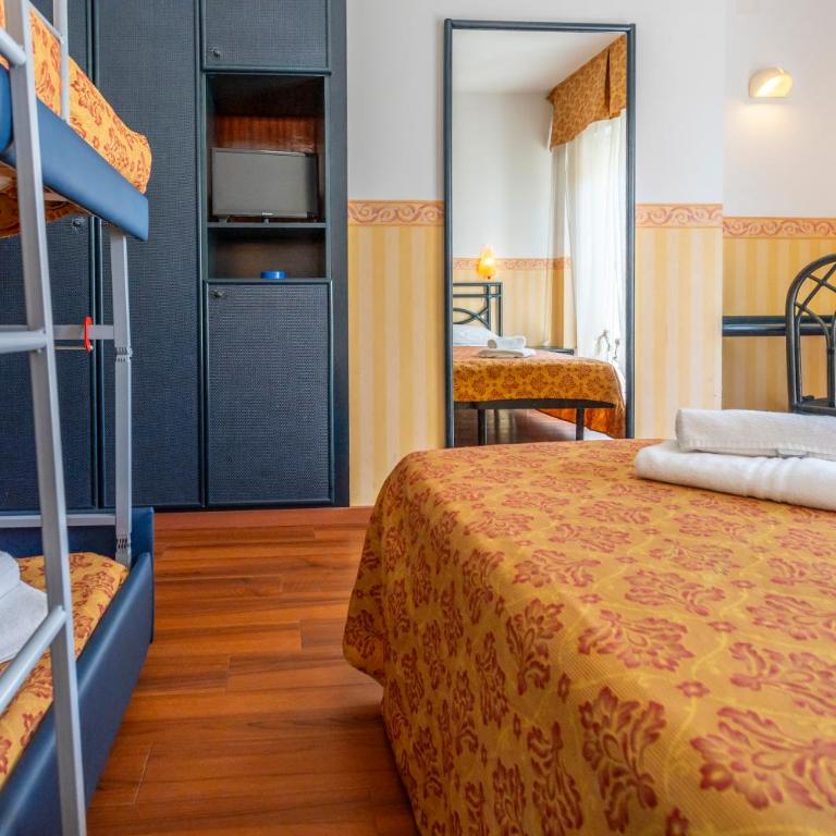 Hotel Consul - Family Hotel - Quadruple Room - 5