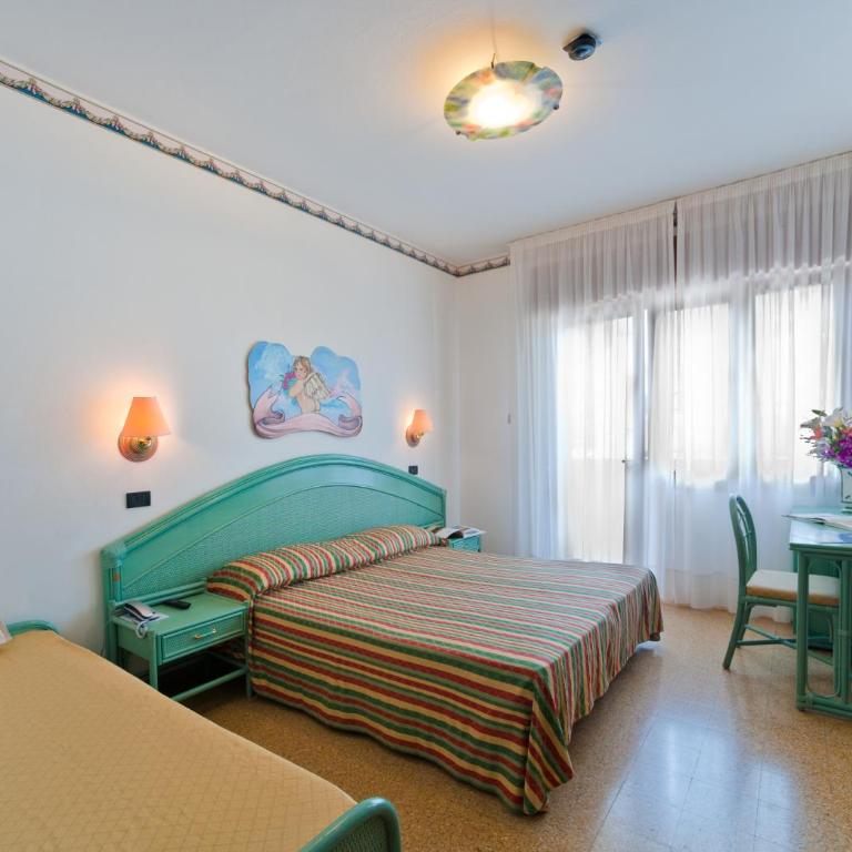 Hotel Europa - Family Room - 1