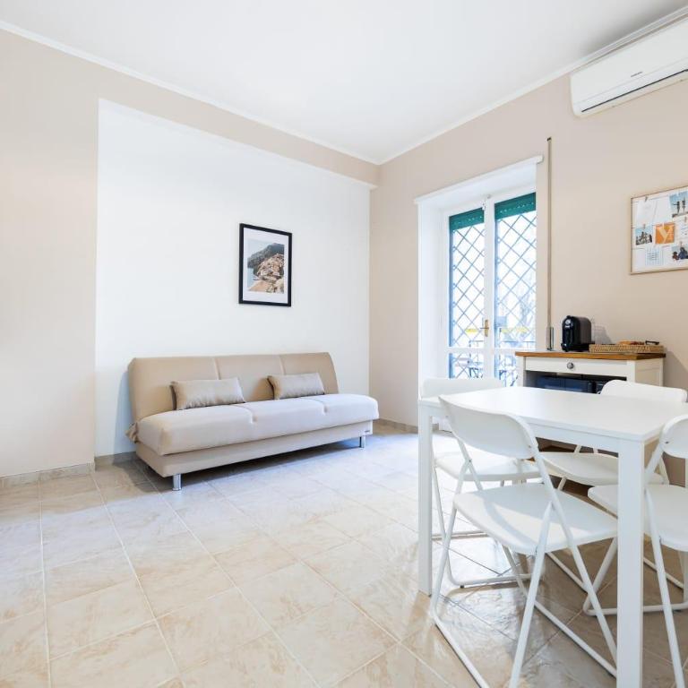 Alloggio Turistico in Via Acton vicino al mare - Appartamento con 2 Camere da Letto - 6