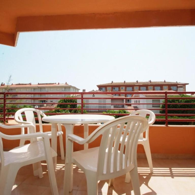 Alojamientos Familiares Sa Gavina Lado C Estartit - Two-Bedroom Family Apartment - 6