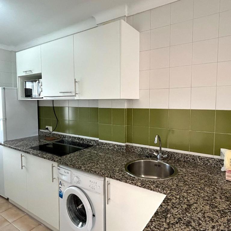 Alojamientos Familiares Sa Gavina Lado C Estartit - Two-Bedroom Family Apartment - 15