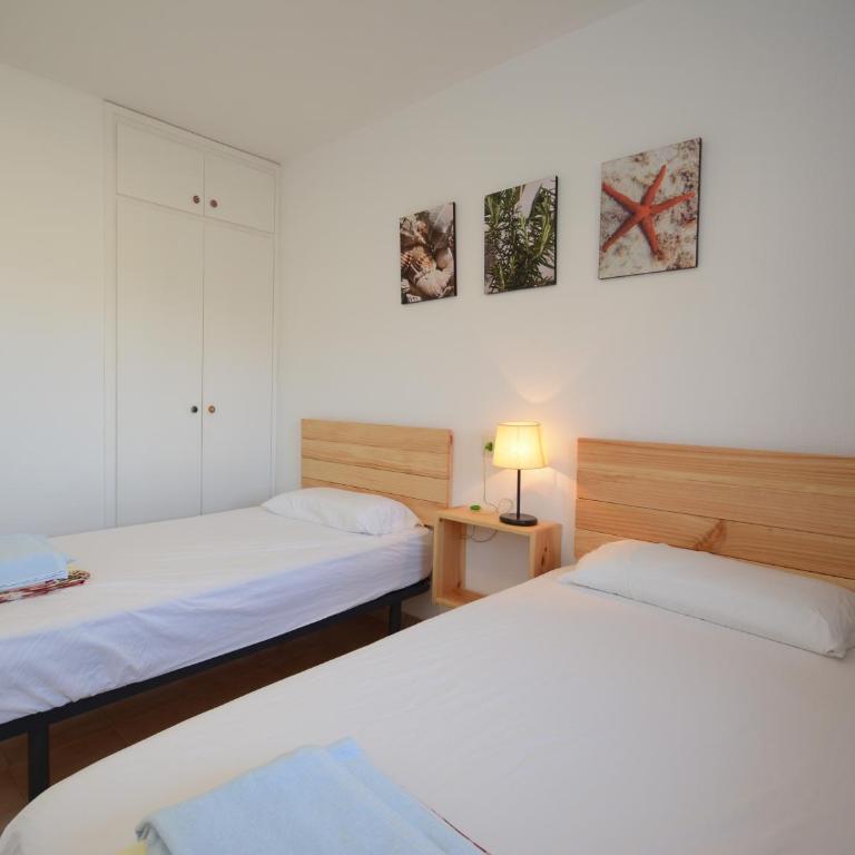 Alojamientos Familiares Sa Gavina Lado C Estartit - Two-Bedroom Family Apartment - 13