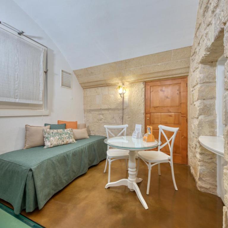 B&B Palazzo Personè Dimora Storica - Superior Triple Room - 12