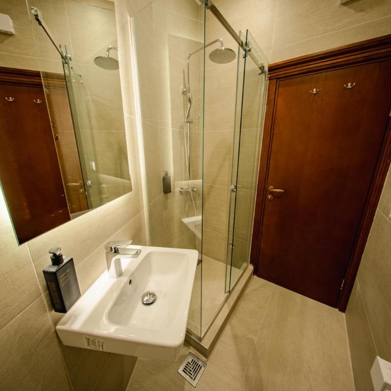49 Park Villa - Dvokrevetna Soba sa Bračnim Krevetom i Balkonom - 7