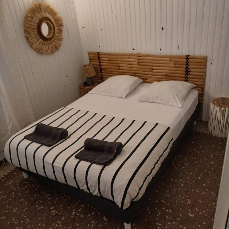 CARNON PLAGE évasion en bord de mer les pieds dans le sable accès privé et direct à la plage Logement T4 pour 6 pers Terrasse vue mer Parking privé gratuit Accueil personnalisé - Appartement 3 Chambres - Vue sur Mer - 17