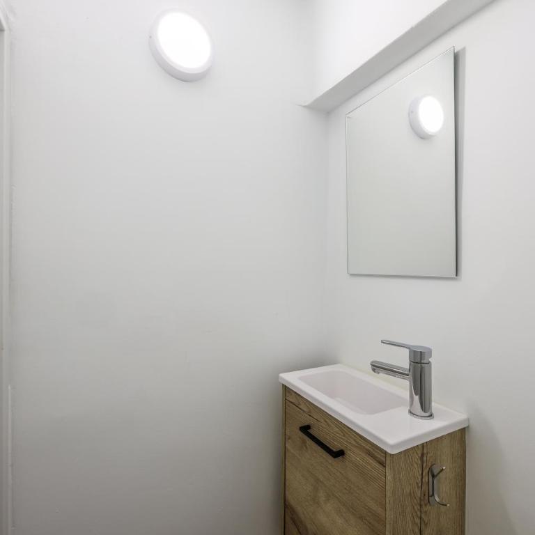 Bright Modern Home with Terrace - Two-Bedroom Apartment with Balcony and Terrace - 38