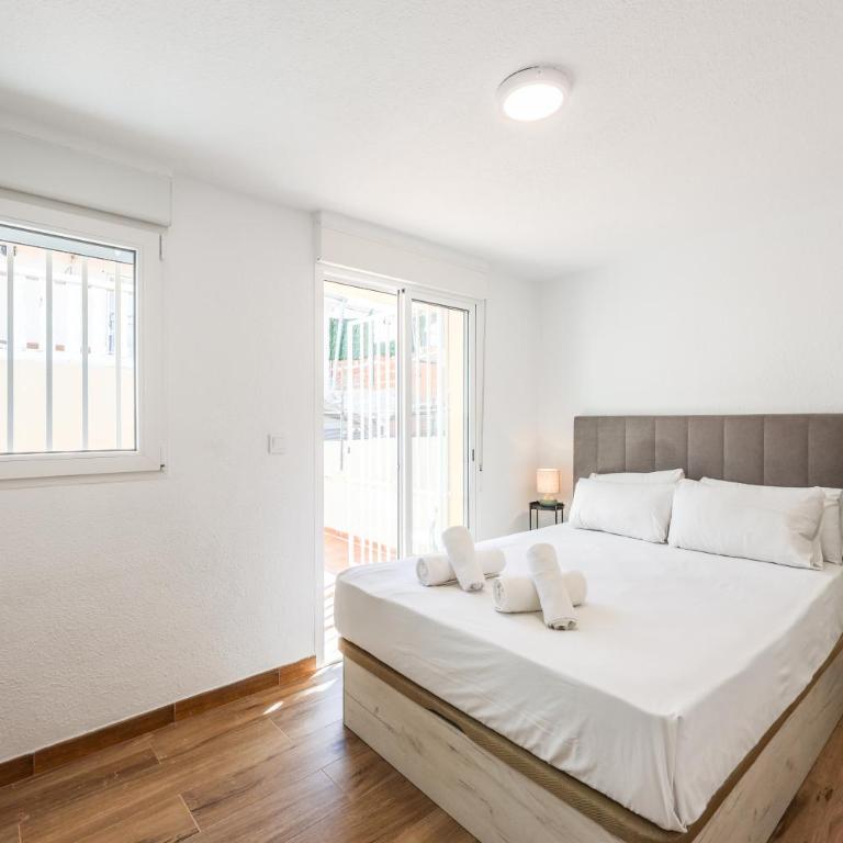 Bright Modern Home with Terrace - Two-Bedroom Apartment with Balcony and Terrace - 30
