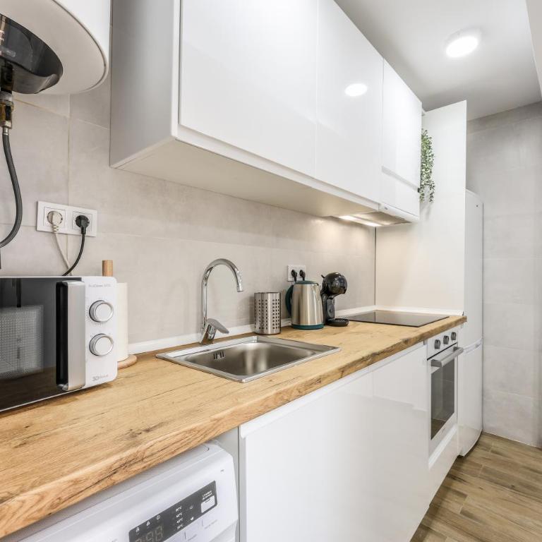 Bright Modern Home with Terrace - Two-Bedroom Apartment with Balcony and Terrace - 18