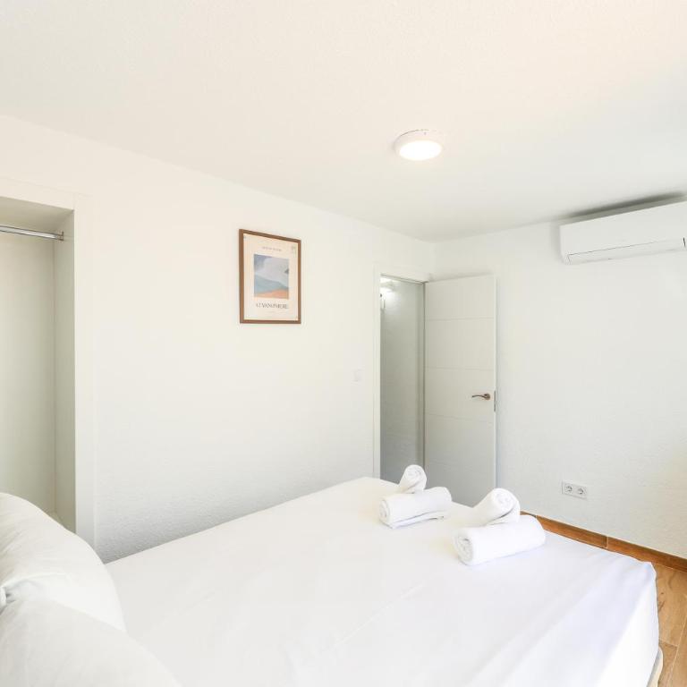Bright Modern Home with Terrace - Two-Bedroom Apartment with Balcony and Terrace - 27