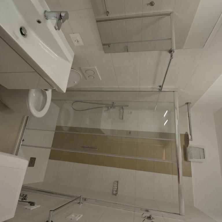 Spacious flat with pool view - Apartment - 5