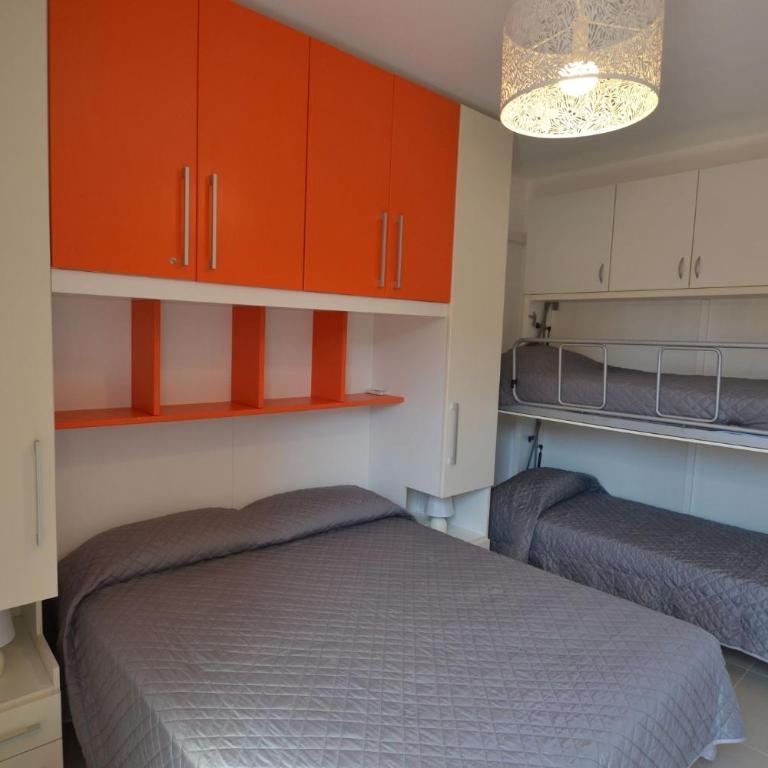 Spacious flat with pool view - Apartment - 4