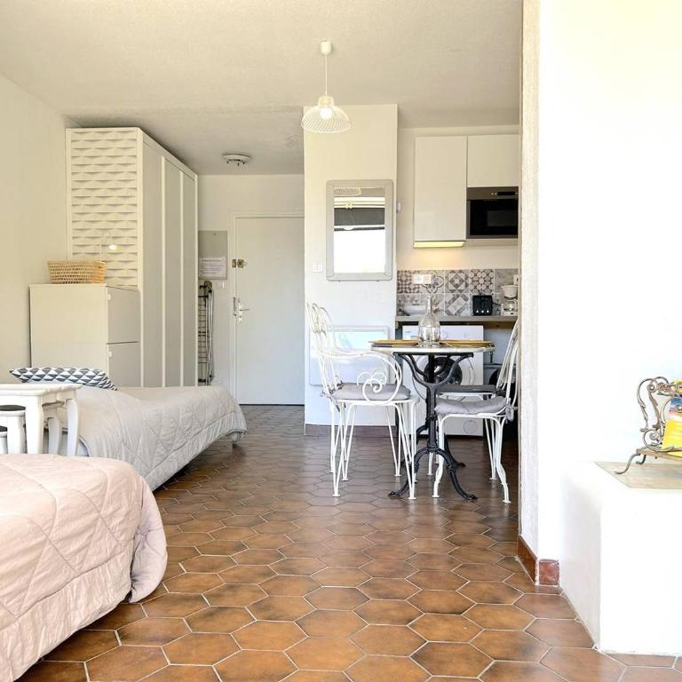 BO560-023 Appt Studio 4 couchages BORMES LES MIMOSAS - Studio Apartment - 14