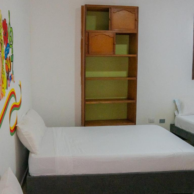 Hostal Barrio Abajo - Quadruple Room with Private Bathroom - 18