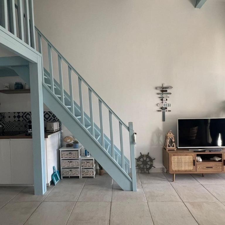 Bright apartment with pool in Mandelieu - Apartment - 5