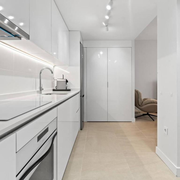 Aranya Apt - Pool, Gym and Co-Working Space - Apartamento - 12