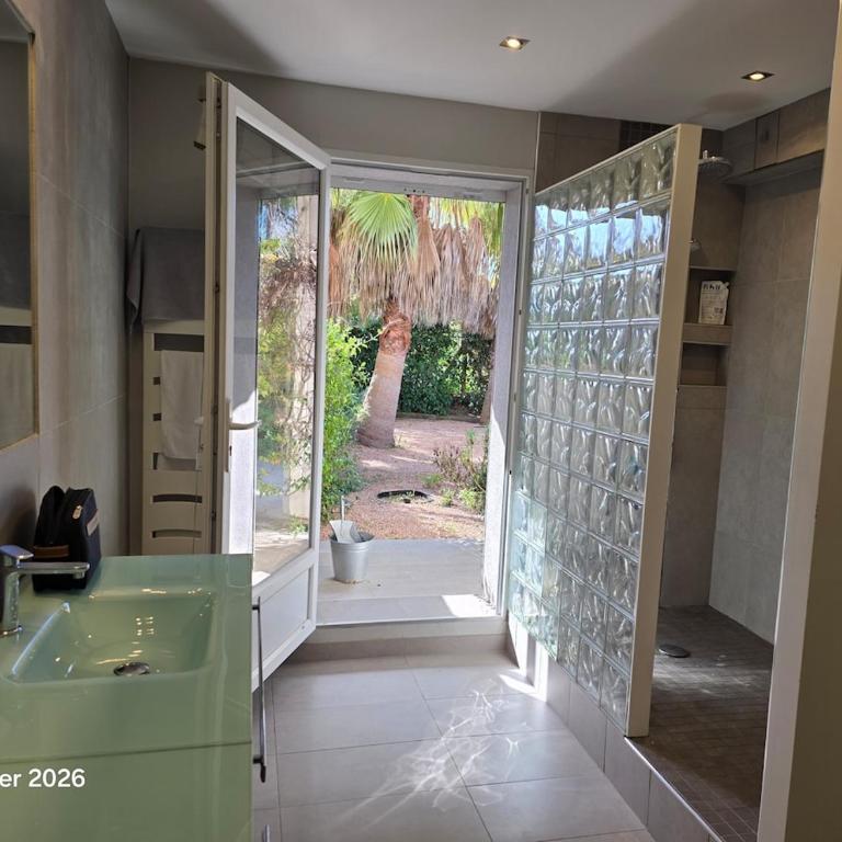 Spacieuse villa au calme avec grande piscine - Villa - 34