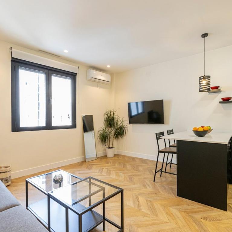 Spacious apartment 15 minutes from Puerta del Sol - One-Bedroom Apartment - 7