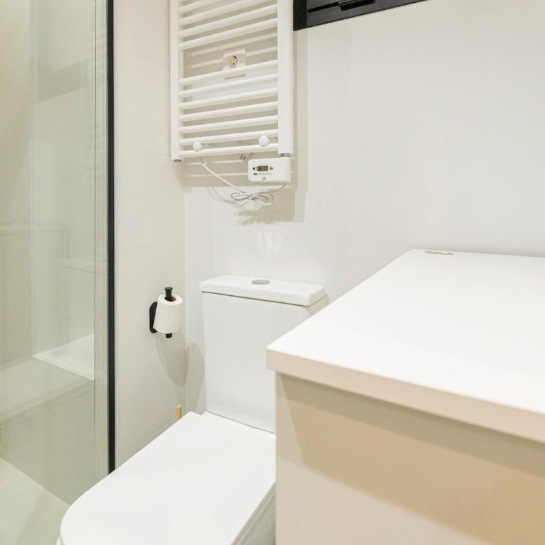 Spacious apartment 15 minutes from Puerta del Sol - One-Bedroom Apartment - 17