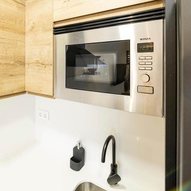 Spacious apartment 15 minutes from Puerta del Sol - One-Bedroom Apartment - 21