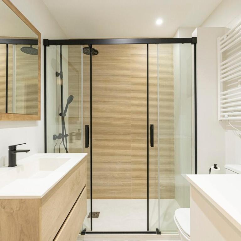 Spacious apartment 15 minutes from Puerta del Sol - One-Bedroom Apartment - 23
