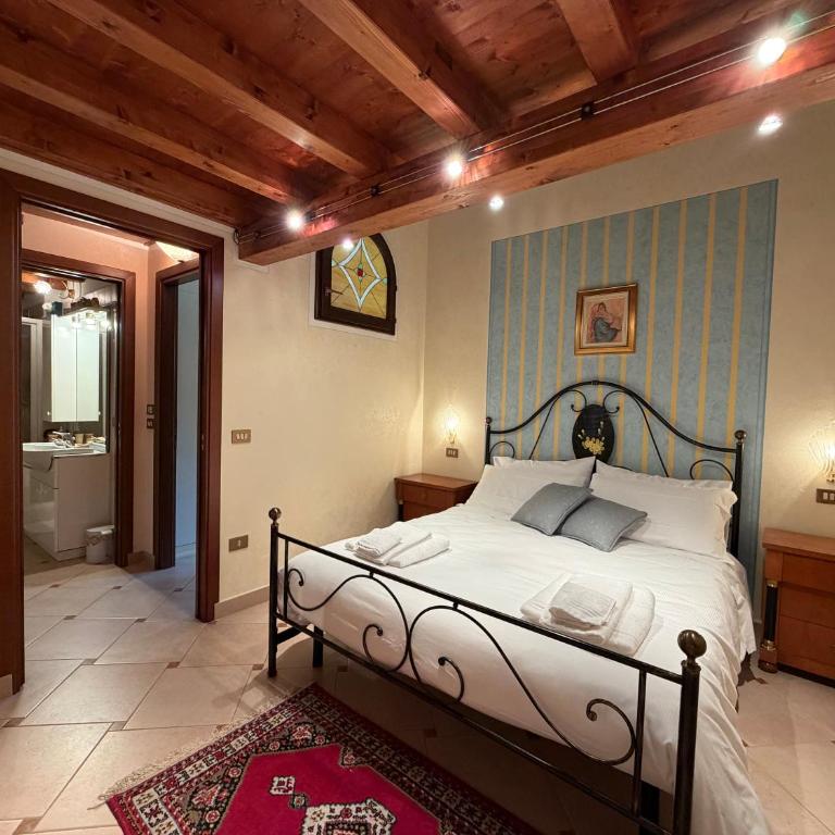 DOMA LUXURY HOMe - One-Bedroom Apartment - 10